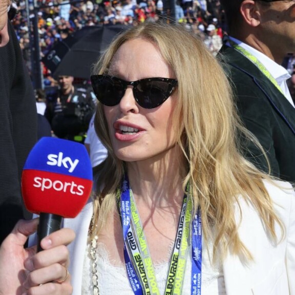 Kylie seurasi huhtikuussa F1-kisoja Australiassa. Kylie ausseissa
