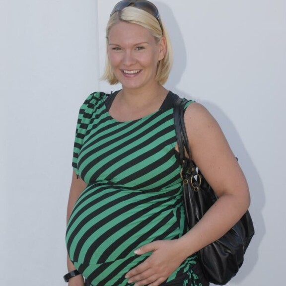 Heidi on kahden jo teini-ikäisen tyttären äiti. heidi raskaana