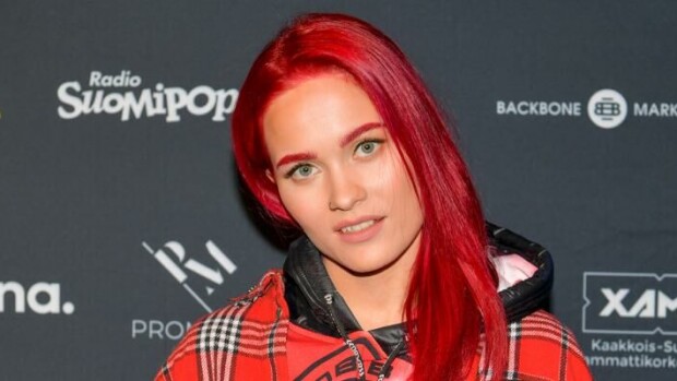 Näin näyttävästi laulaja Sanni juhli kolmekymppisiään - yllätysesiintyjä ja Shirly-rakkaan koskettava puhe Sanni