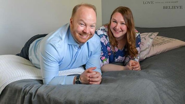 Neljä vuotta naimisissa! Ensitreffit alttarilla -Anniina ja Ville repäisivät viikonloppuna Anniina marjamäki, ville manner