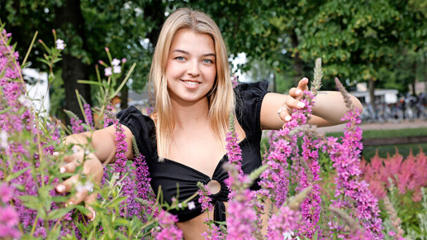 Joalin Loukamaa räväyttää kuin Erika Vikman konsanaan - katso ja vertaa! Joalin Loukamaa