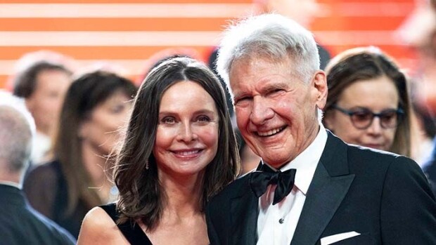 Harrison Ford, 80, ja upea vaimo hempeilivät punaisella matolla - harvinaiset yhteiskuvat calista flockhart, harrison ford