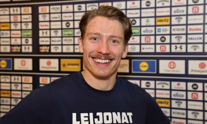 Emil Larmi ei luota enää ananas-lookiin. Nykyään miehellä on myös komeat viikset. Emil Larmi ei luota enää ananas-lookiin. Nykyään miehellä on myös komeat viikset.