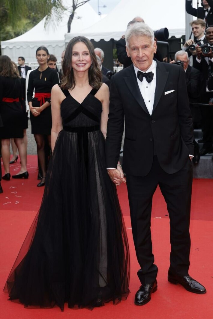 Komea pari salamavalojen räiskeessä. calista flockhart, harrison ford