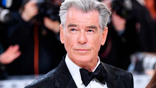 Pierce Brosnan täytti 70 vuotta - intiimi hetki vaimon kanssa tallentui paparazzin linssiin pierce brosnan
