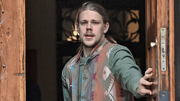 Vesa-Matti Loirin Sampo-poika musiikkivideon kuvauksissa - kuin ilmetty isänsä! sampo loiri