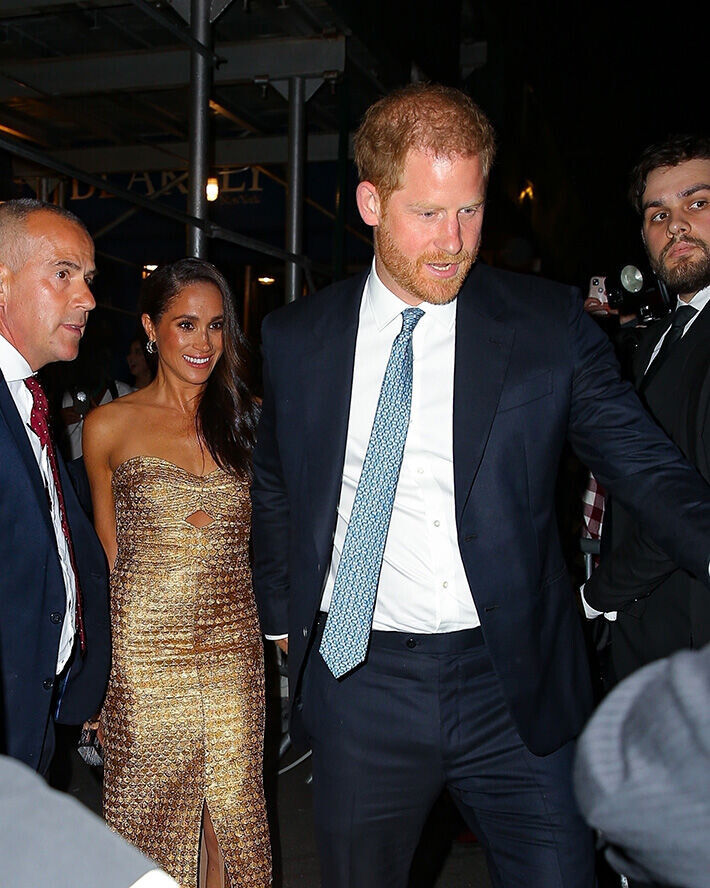 Johanna Ortizin muotinäyte haastaa jopa Iida Vainion yllä nähdyn kultamekon. Harry ja Meghan puikkelehtivat salamavalojen läpi gaalahumuun. Meghan MArkle