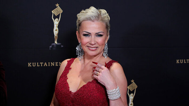 Tunnistaisitko Helena Ahti-Hallbergia nuoruuskuvista? Helena Ahti-Hallberg