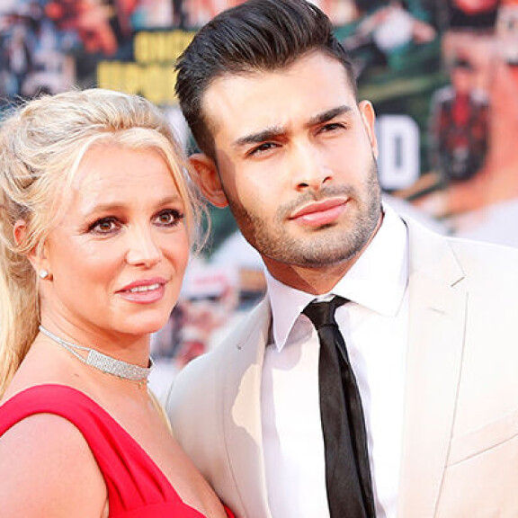 Britneyllä huhutaan olevan ongelmia avioliitossaan Samin kanssa. Britneyllä huhutaan olevan ongelmia avioliitossaan Samin kanssa.