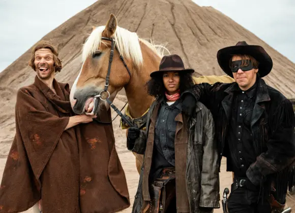 Speden länkkärikomedian uusintaversio floppasi teattereissa – Andrei Alénin ja Aku Hirviniemen Hirttämättömät keräsi alle 700 katsojaa