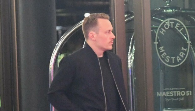 Markus Räikkönen vokotteli naisia saunassa – öiset kuvat Seiskassa!