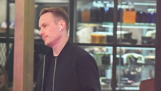 Näin villiä naisrulettia pyörittävä Markus Räikkönen purki jännitystä – kuva