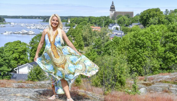 Virpillä on risti kaulassa. Hän valmistuu aikanaan papiksi. – Olen niin iloinen, kun pääsin opiskelemaan teologiaa Helsingin yliopistoon.