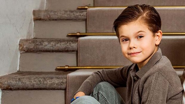 Mikä söpöläinen! Ruotsin prinssi Oscar, 7, säväyttää uudessa tukassa