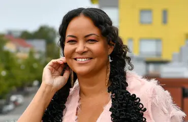 Lola Odusoga sensuellina lomalla - julkaisi upeita bikinikuvia