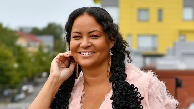 Lola Odusoga sensuellina lomalla - julkaisi upeita bikinikuvia Lola Odusoga