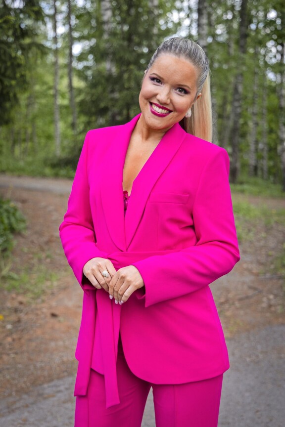 Laulajakaunotar Jenna Bågeberg ihastutti uudella tyylillään – ”Olen wannabe-Barbie”