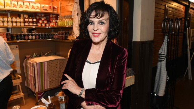 Paula Koivuniemi harvinaisissa kesäkuvissa – tältä hän näyttää nyt