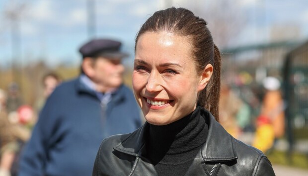 Sanna Marin pisti jumpaksi! Osallistui jälleen tennislegendan treeneihin - katso video!