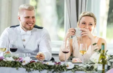 Ensitreffit alttarilla -Venlalle ja Karlille sataa tukea: "Hullun rohkeita olitte"