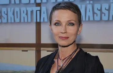 Katariina Souri masentui - vuodattaa ahdistustaan somessa: "En ole varma kannattaako tätä postausta julkaista"