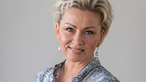 Helena Ahti-Hallberg suivaantui vammoistaan: ”Sekin ärsyttää…” Helena Ahti-Hallberg