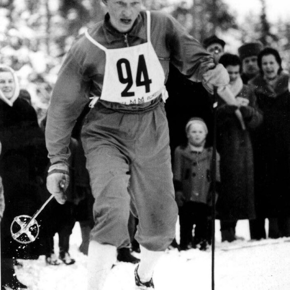Siiri Rantanen oli kolminkertainen olympiamitalisti. Lahden MM-kisoissa vuonna 1958 (kuvassa) hän hiihti hopeaa ja pronssia. Siiri Rantanen oli kolminkertainen olympiamitalisti. Lahden MM-kisoissa vuonna 1958 (kuvassa) hän hiihti hopeaa ja pronssia.