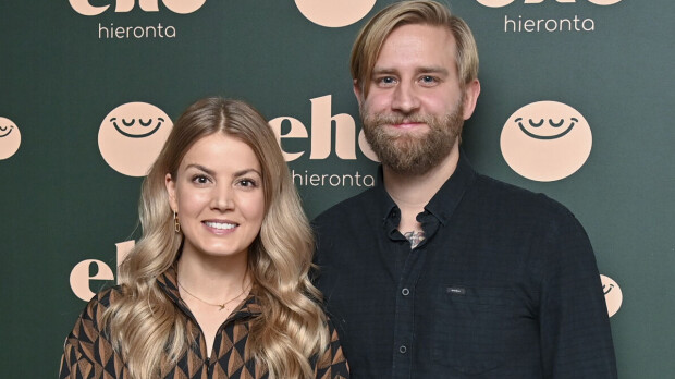 Näin Janni Hussin ja Joel Harkimon rakkaustarina alkoi – siirappinen synttäripäivitys