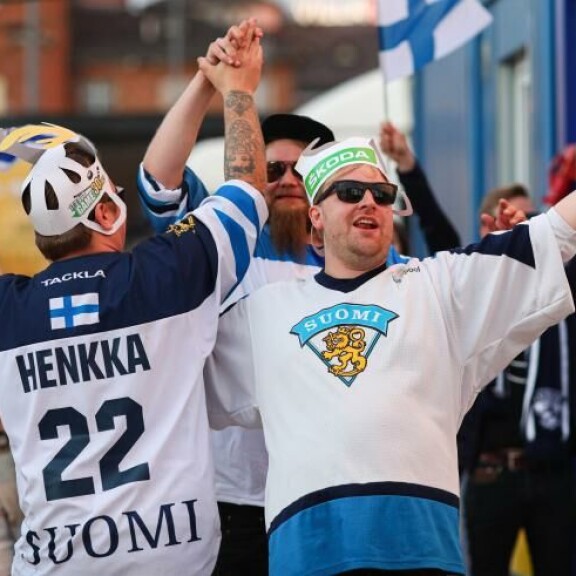 Leijonat lähtee MM-kultajahtiin – Juhani Tamminen jo valmis torijuhliin: ”Olen siellä eturivissä” Suomi-fanit.