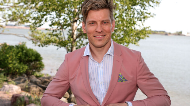 Antti Luusuaniemi julkaisi herkän kuvan Antti Holman kanssa - 'Anna pusu'