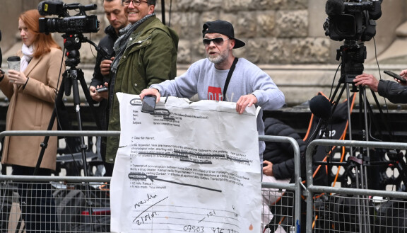 Lehdistön sekaan prinssin saapumista oli seuraamassa mieltään osoittava pop-muusikko Brian Harvey.