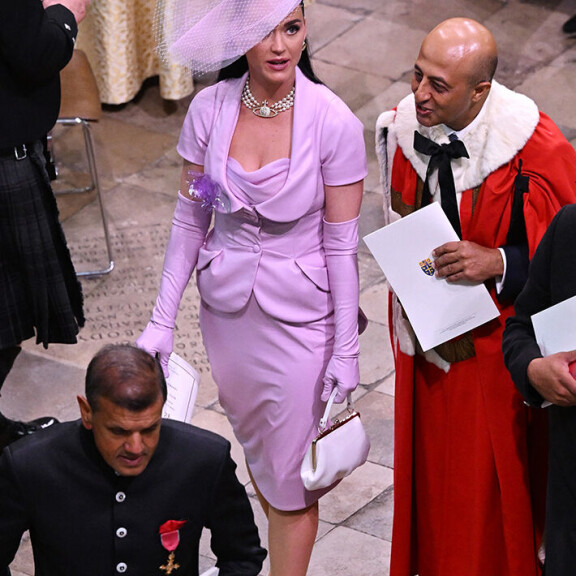 Katy Perry säteili lilassa asussaan. Katy Perry säteili lilassa asussaan.