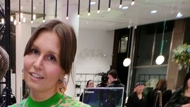 No nyt on söpöä! Janita Aution harvinainen julkaisu kultansa kanssa