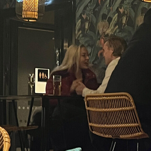 Kaksikon hellyydenosoitukset eivät jääneet muilta paikalla olleilta huomaamatta. Erna Husko ja jaakko