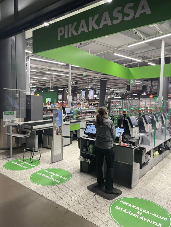 Minna yritti kepulikonstein saada lohifileen mukaansa halvempaan hintaan.