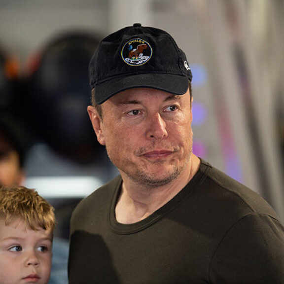 Mika Häkkinen ja Aina-tytär F1-varikolla - harvinainen yhteiskuva! elon musk