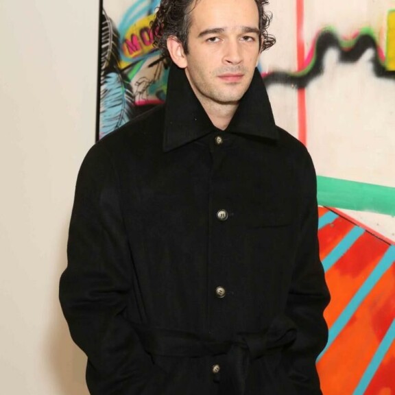 Matt Healy kuvattuna vuoden 2022 lokakuussa. Matt Healy kuvattuna vuoden 2022 lokakuussa.
