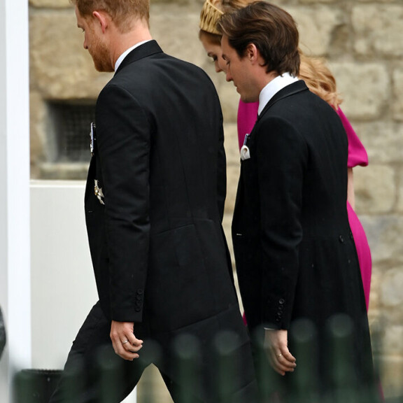 Harryn antamat kohuhaastattelut, muistelmat ja oikeudenkäynnit brittimediaa vastaan ovat romuttaneet hänen suosionsa Isossa-Britanniassa ja hovissa. Prinssi Harry