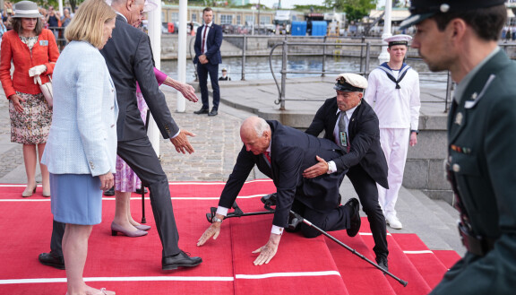 Kuninkaan vierailu alkoi kompuroiden.