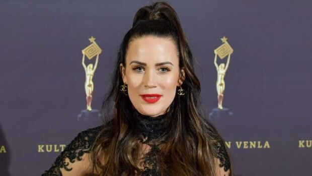 Martina Aitolehti luopuu irtaimistostaan - tällaisella summalla sinäkin voit ostaa häneltä huonekaluja Martina Aitolehti