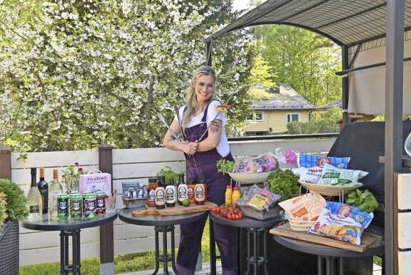 Tällaista on Seiskan Grillisodan kulisseissa! Pippa Laukka hyppäsi epämukavuusalueelle: Pahinta olisi, että polttaisin sormeni ja päreeni