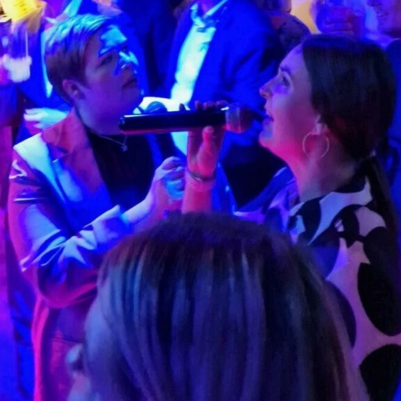 Ministeri Annika Saarikko irrotteli salanimellä karaokessa – kuva Annika Saarikko