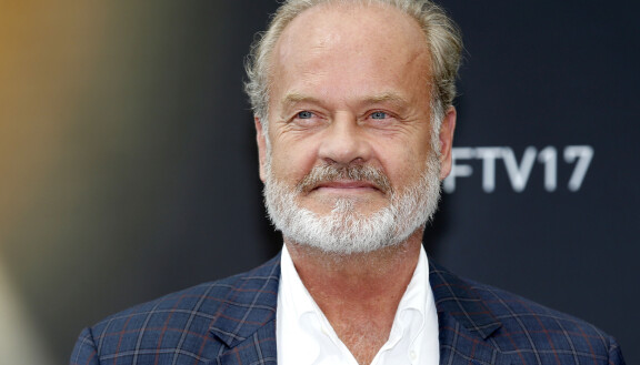 Huomasitko? Myös nämä tähdet vilahtivat Moderni perhe -hittisarjassa epa06034713 US actor Kelsey Grammer poses during a photocall for the TV series 'The Last Tycoon' at the 57th Monte Carlo Television Festival in Monaco, 18 June 2017. The event will take place from 16 to 20 June. EPA/SEBASTIEN NOGIER