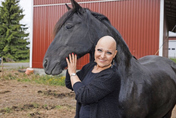 Katja Karisukin naapurissa asustelee 11-vuotias Romeo-heppa. – Eläimet ovat aina lähellä sydäntäni.