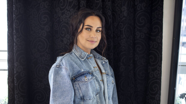 Anna Abreu anteliaana faneilleen - minihamekuva villitsee!