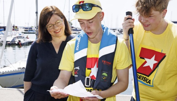 -Ties vaikka tämä olisi Niko Ranta-aholta Riihimäen vankilasta, Hannes aprikoi kirjettä avatessaan.