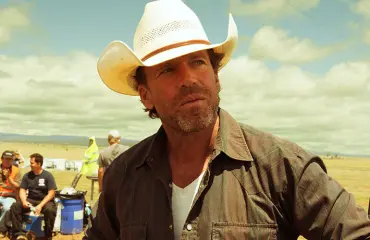 Yellowstonesta tunnettu Taylor Sheridan on luonut menestyssarjojen imperiumin, joka kasvaa vuosi vuodelta: ”Kerron tarinoita maailmasta, jonka tunnen parhaiten”