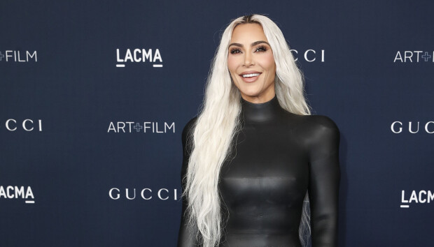 The Kardashianien kulisseissa kiehuu – North West yritti salaa maistaa alkoholia Khloé Kardashianin lasista epa10289507 US media personality Kim Kardashian attends the LACMA Art + Film Gala at Los Angeles County Museum of Art in Los Angeles, California, USA, 05 November 2022. EPA-EFE/CAROLINE BREHMAN