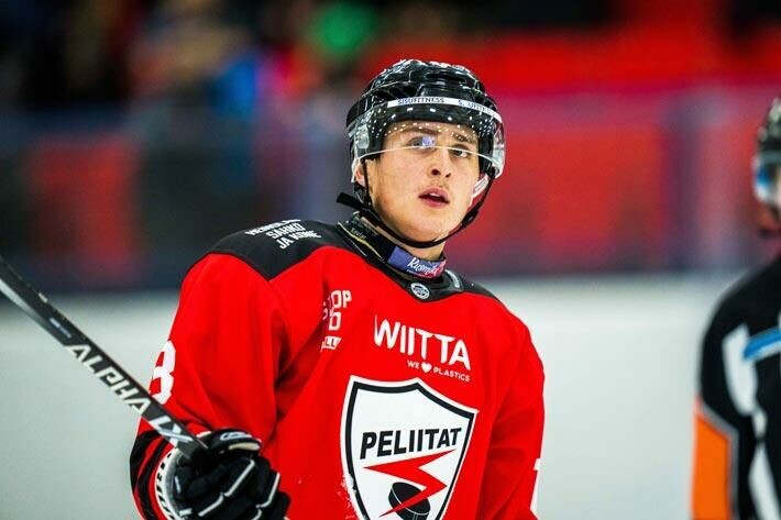 Eetu Selänne, 25, kiekkoili kuluneella kaudella Peliitoissa. Hän teki 42 ottelussa 12 tehopistettä. Eetu Selänne, 25, kiekkoili kuluvalla kaudella Peliitoissa. Hän teki 42 ottelussa 12 tehopistettä.