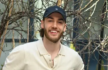 Avoliitto! Syke-tähti Janne Saarinen edusti Jenna-rakkaansa kanssa – yhteiskuva